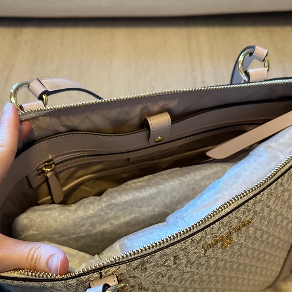 Michael Kors Logo Tote - Picture 5 of 5